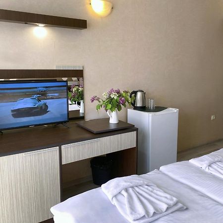 Lotos Hotel Baltsjik Buitenkant foto