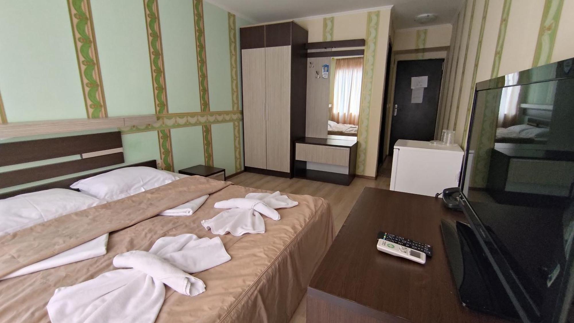 Lotos Hotel Baltsjik Buitenkant foto