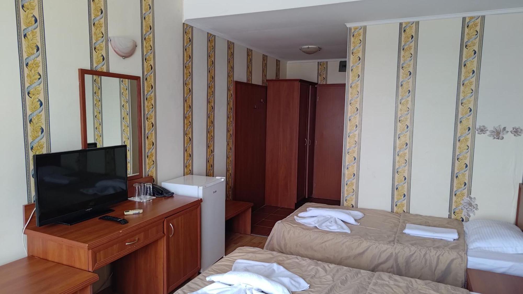 Lotos Hotel Baltsjik Buitenkant foto
