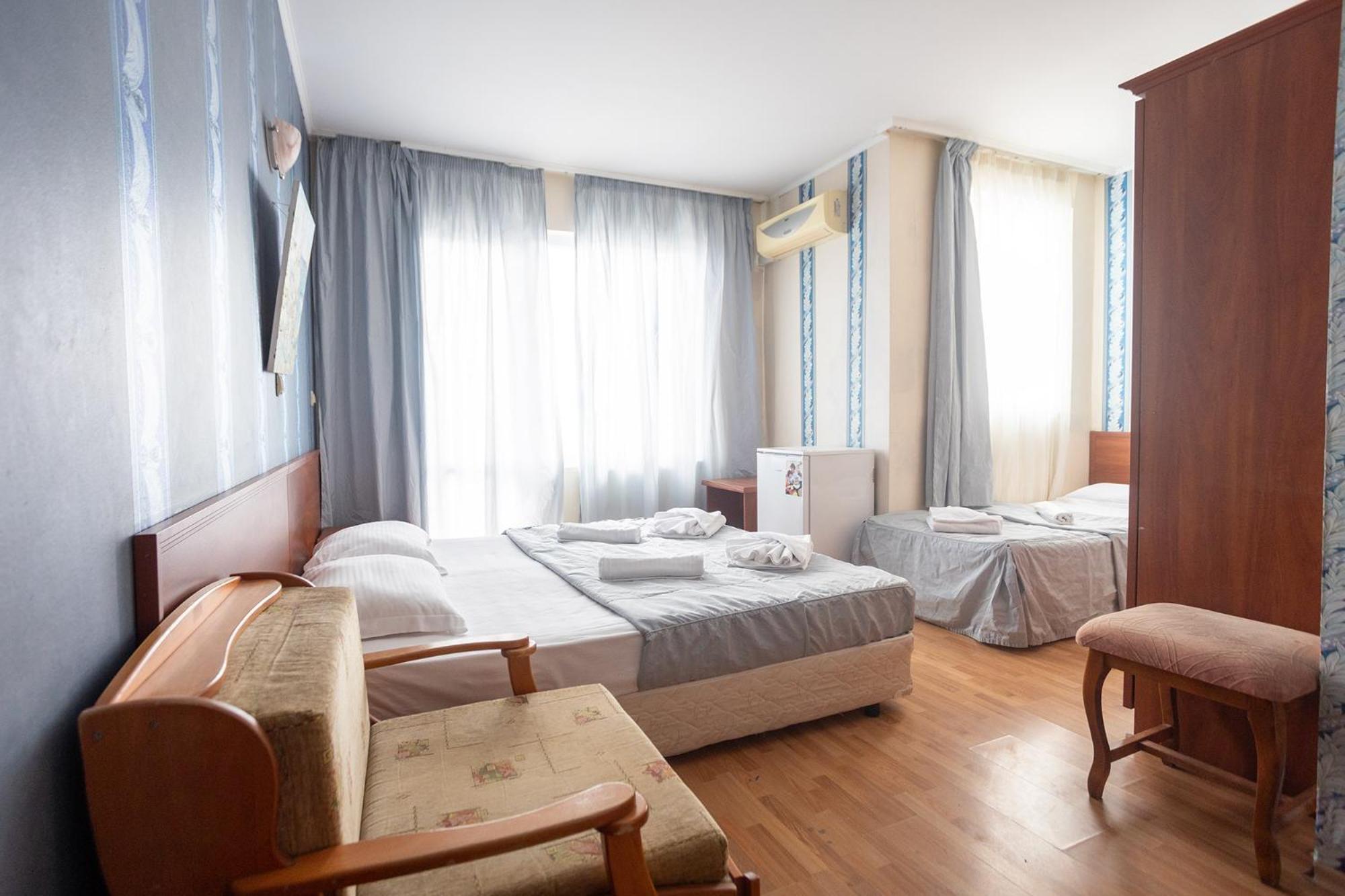 Lotos Hotel Baltsjik Buitenkant foto