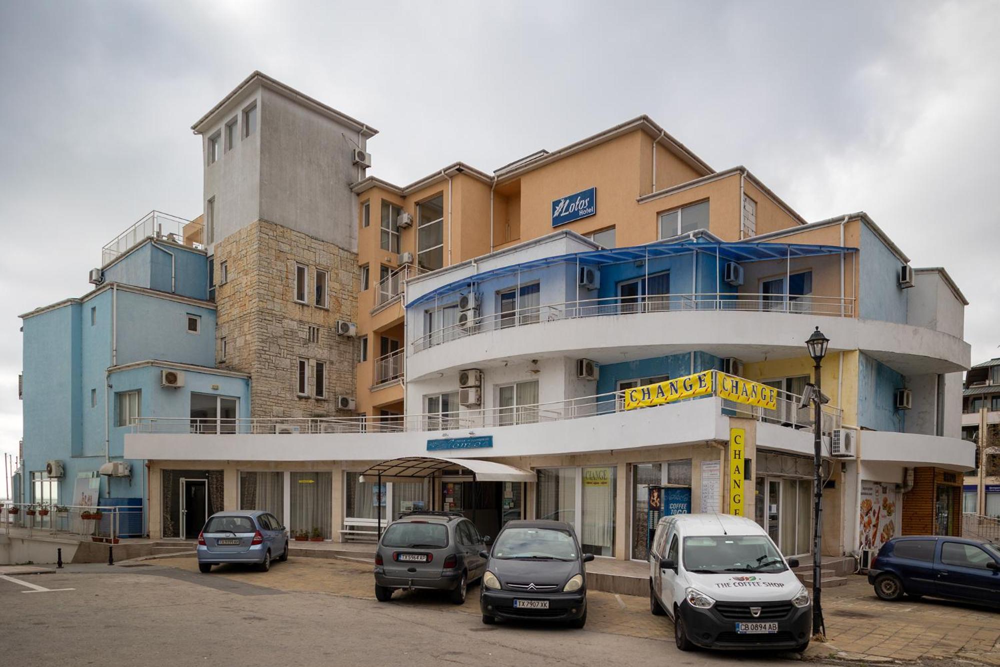 Lotos Hotel Baltsjik Buitenkant foto