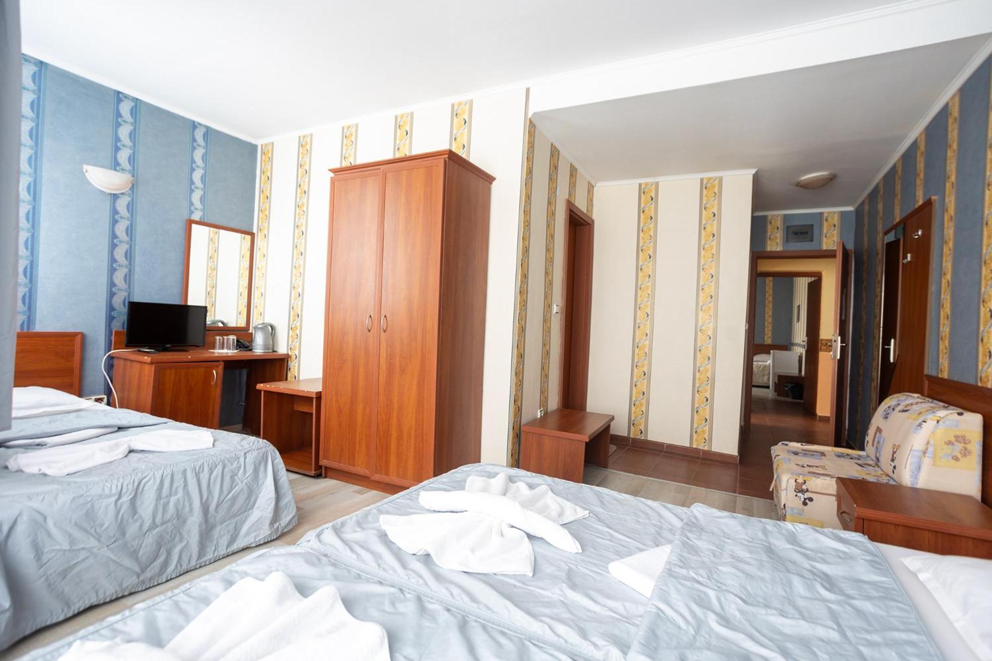Lotos Hotel Baltsjik Buitenkant foto