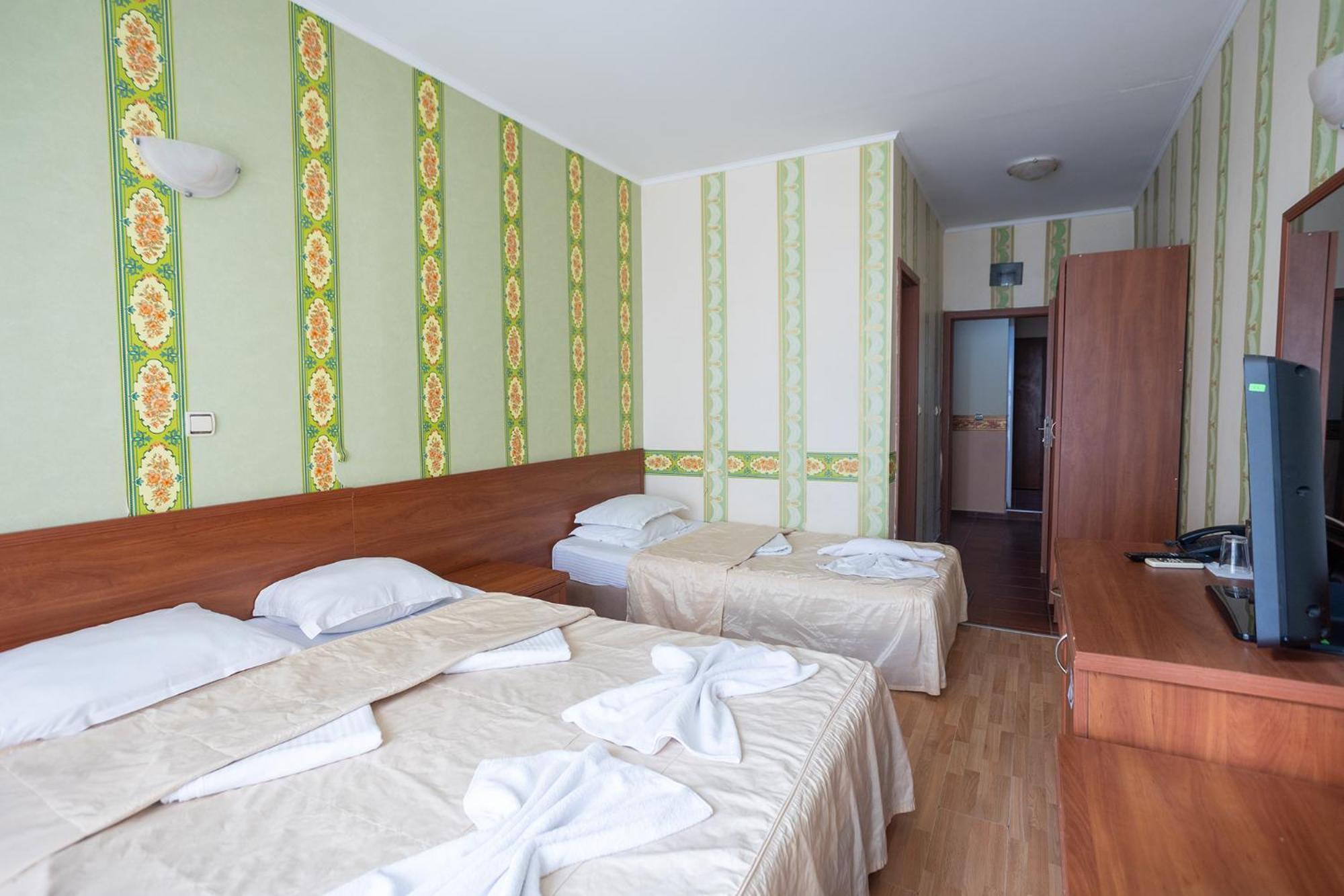 Lotos Hotel Baltsjik Buitenkant foto