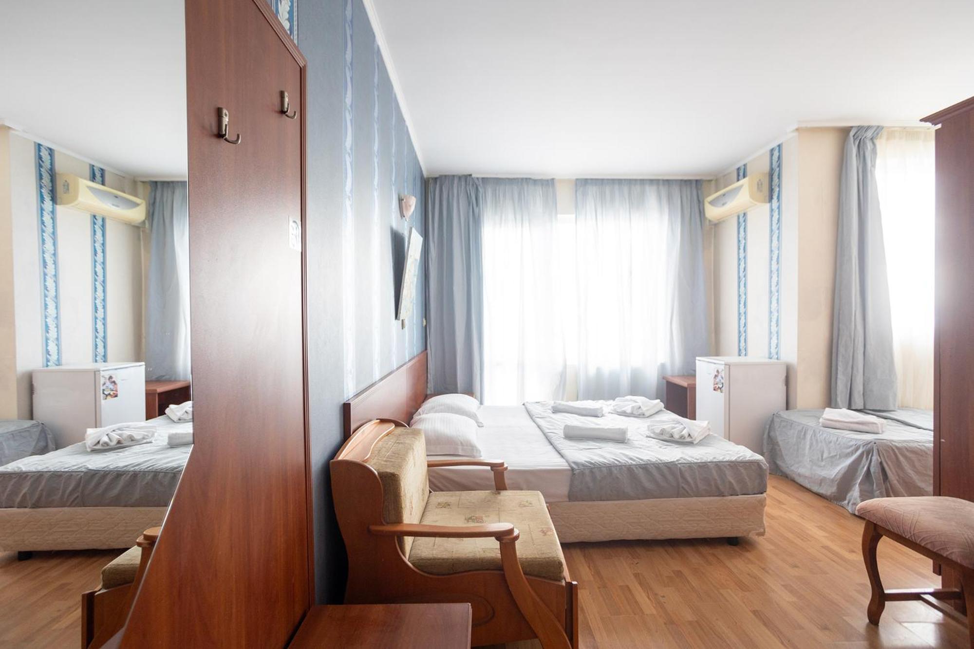 Lotos Hotel Baltsjik Buitenkant foto