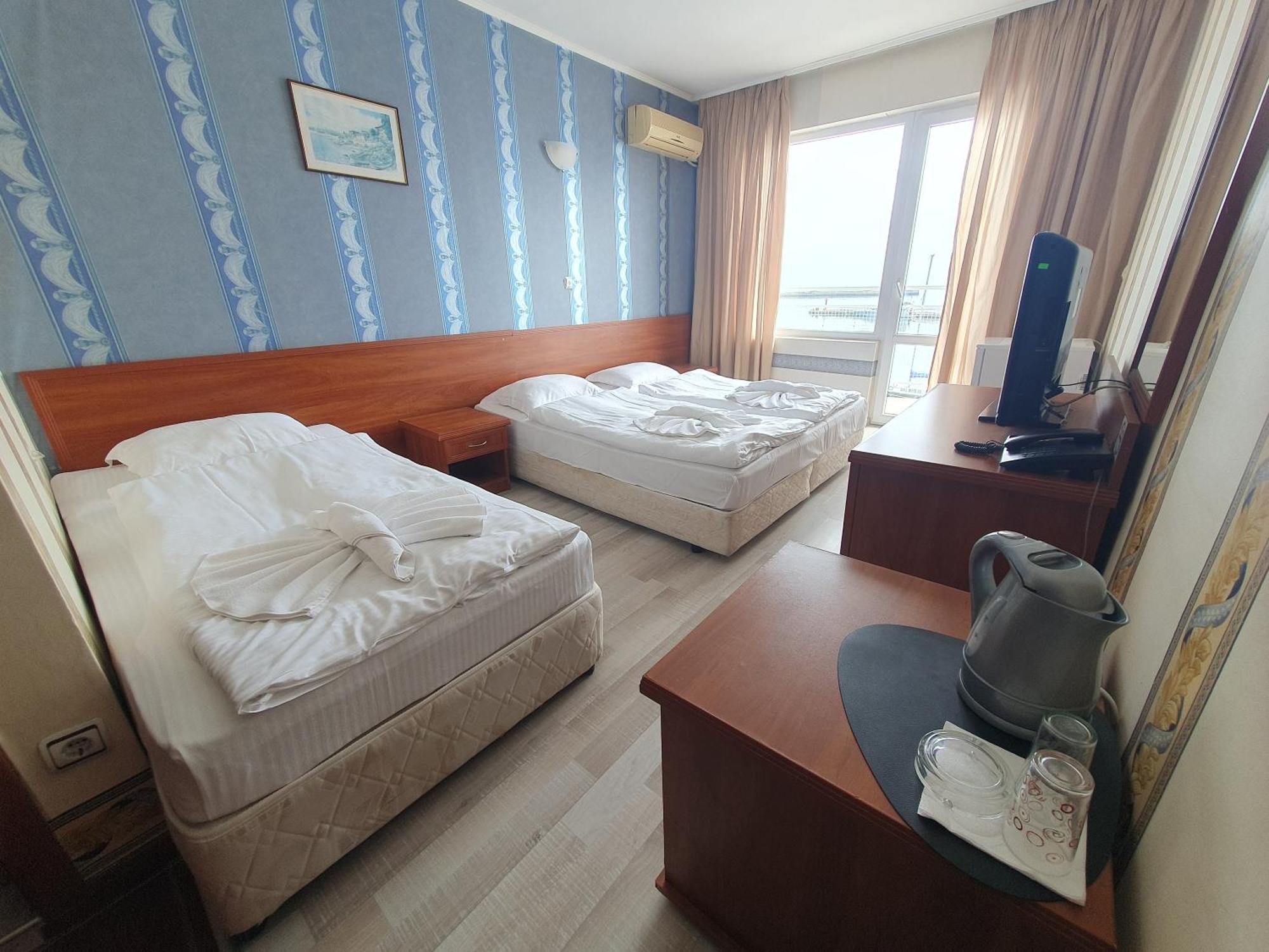Lotos Hotel Baltsjik Buitenkant foto