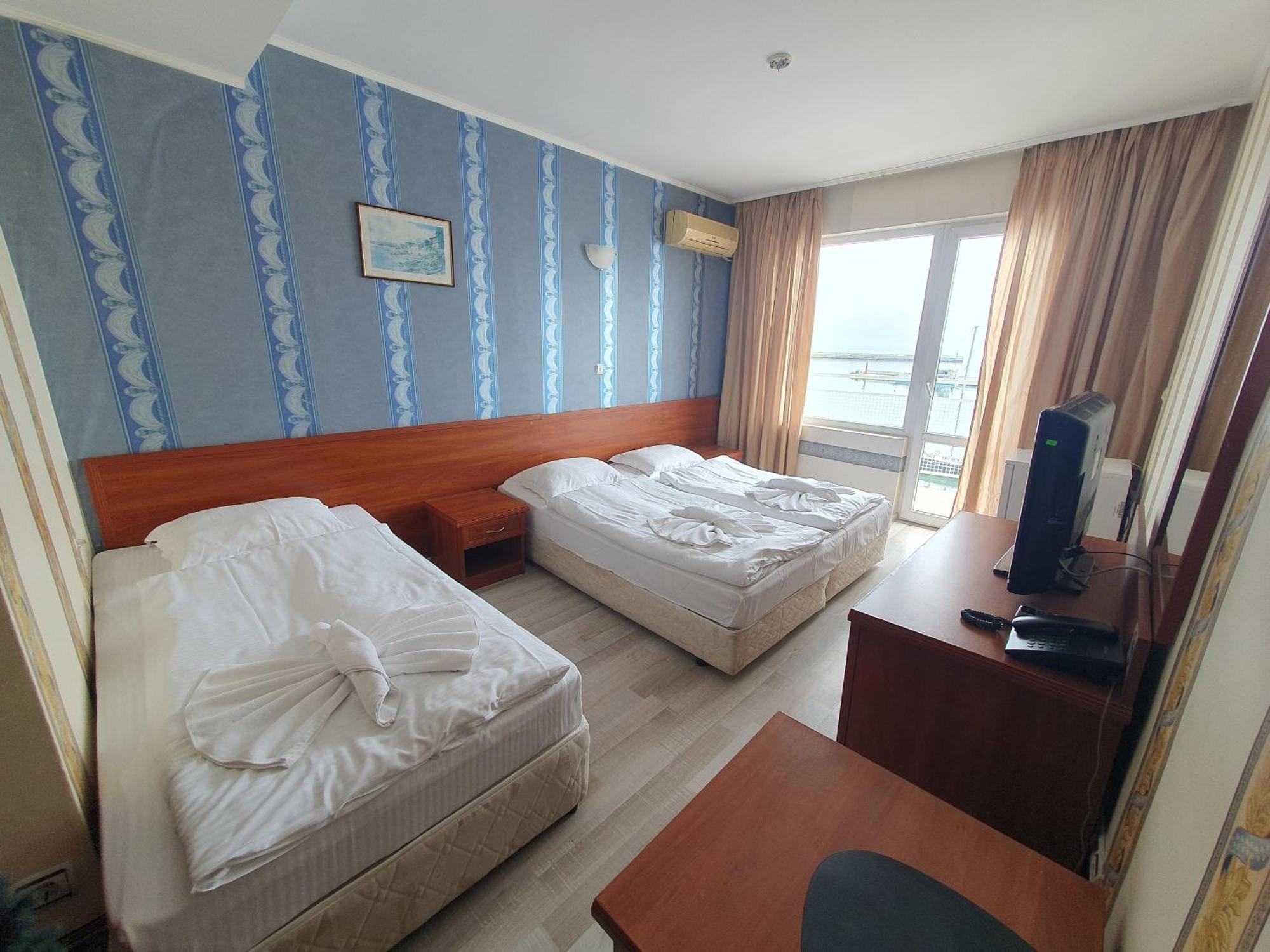 Lotos Hotel Baltsjik Buitenkant foto