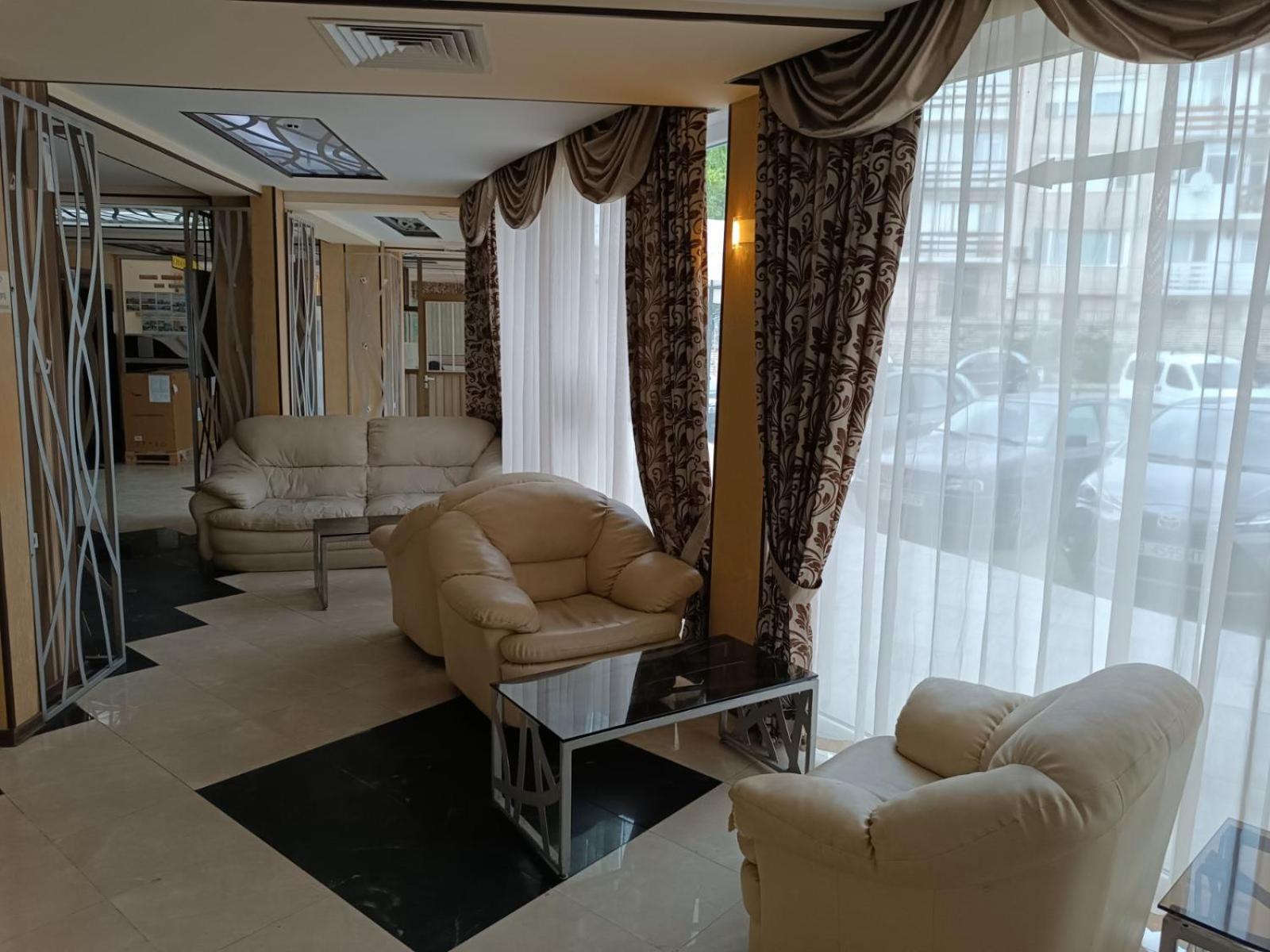 Lotos Hotel Baltsjik Buitenkant foto