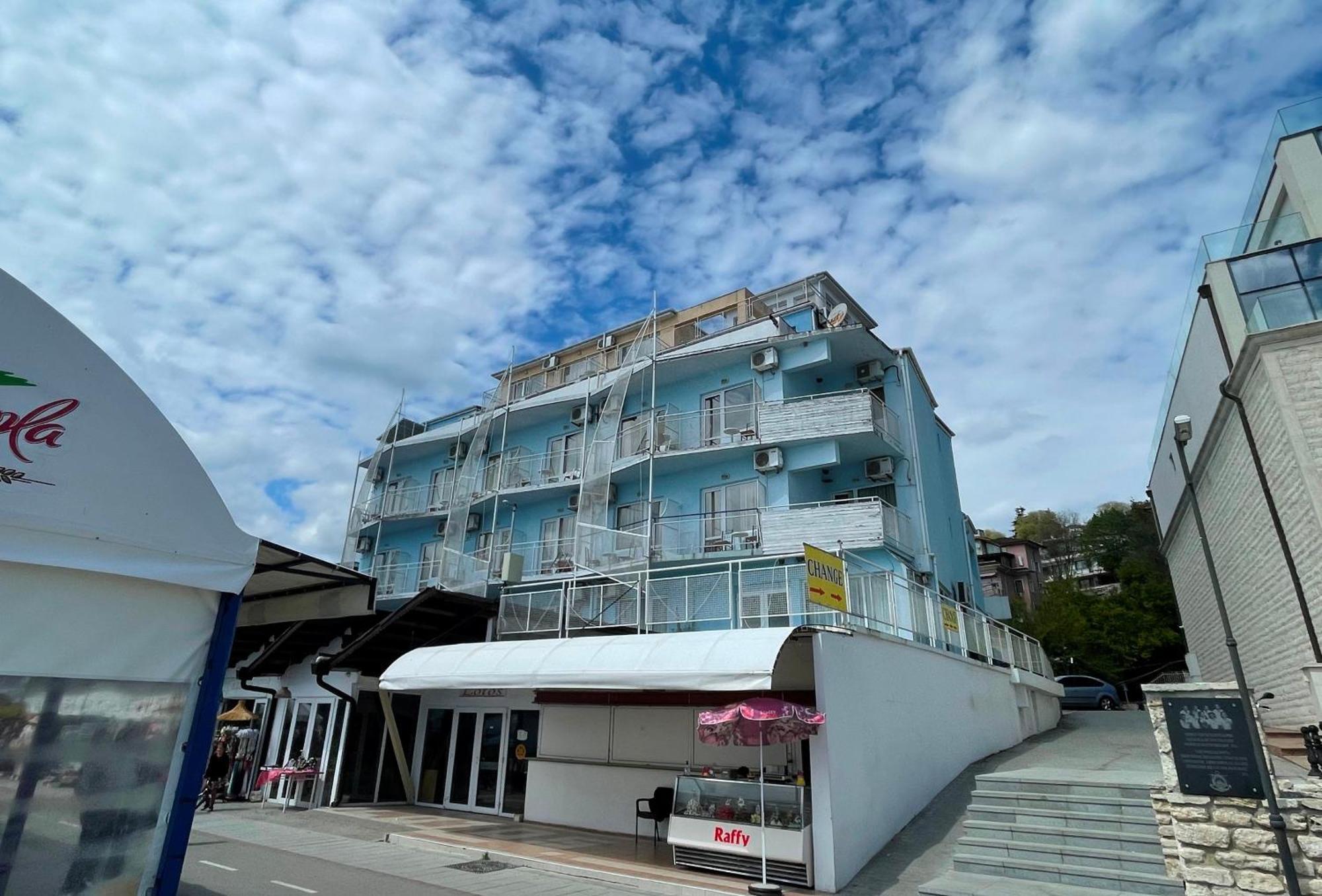 Lotos Hotel Baltsjik Buitenkant foto