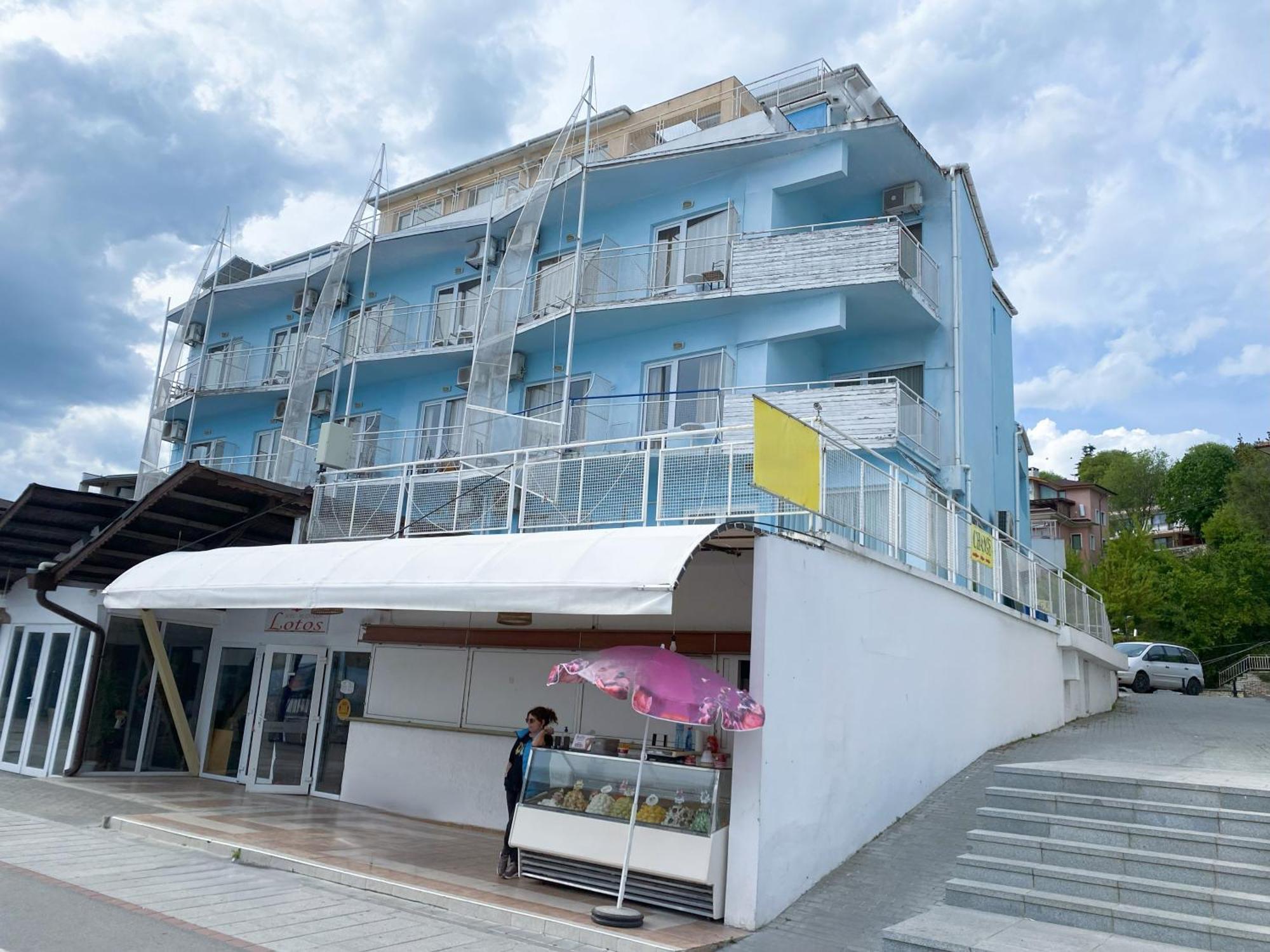 Lotos Hotel Baltsjik Buitenkant foto
