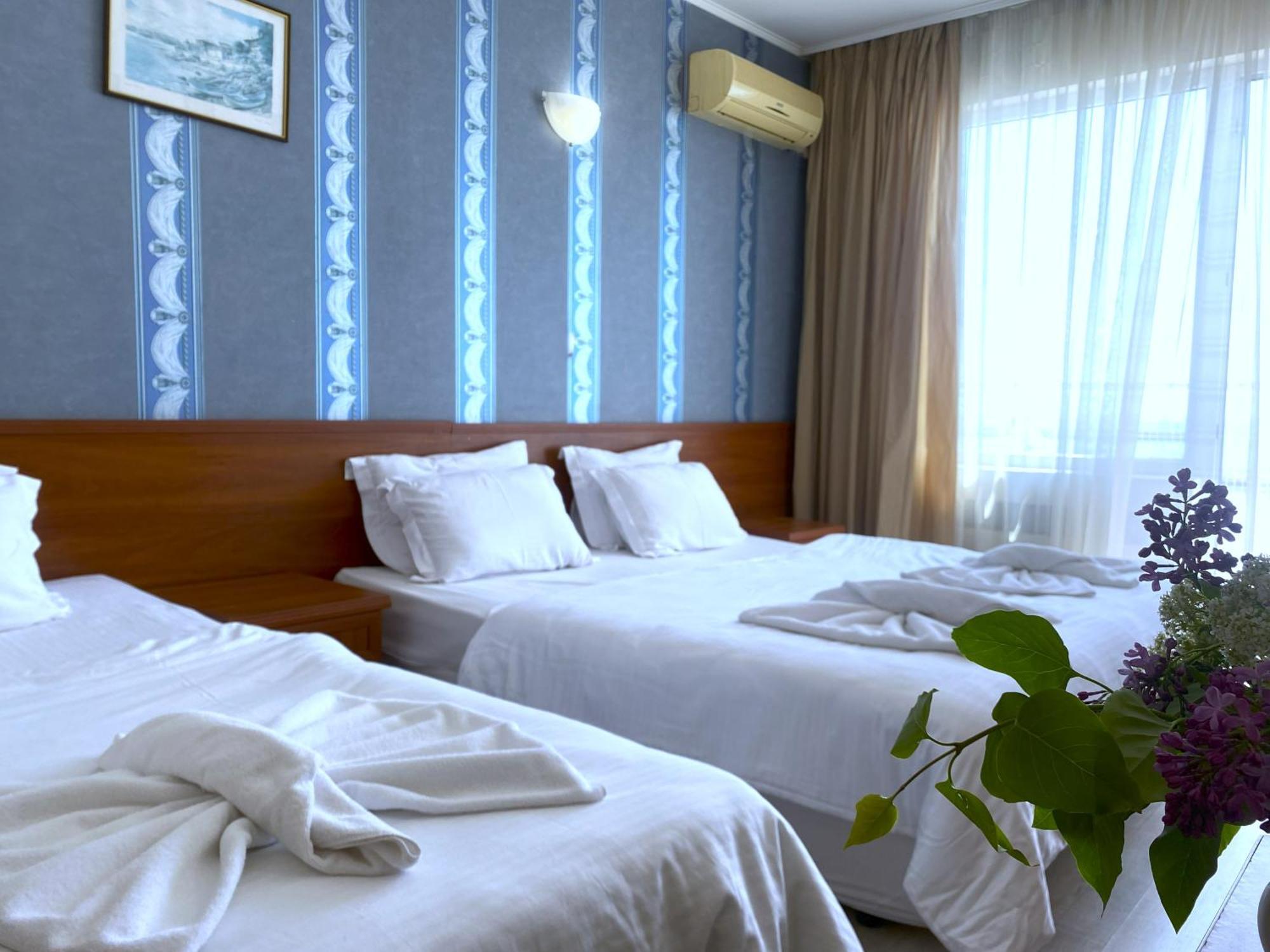 Lotos Hotel Baltsjik Buitenkant foto