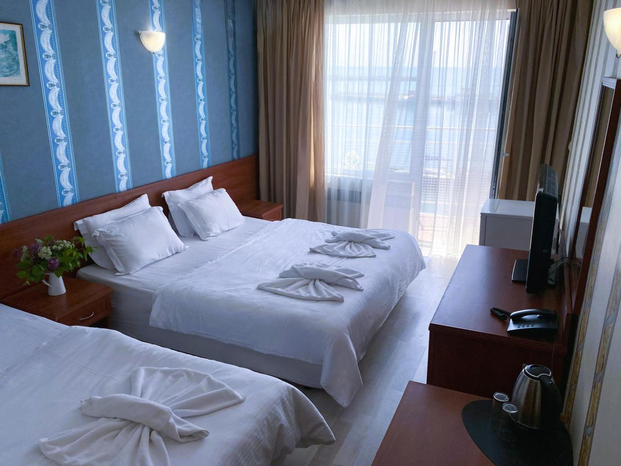 Lotos Hotel Baltsjik Buitenkant foto